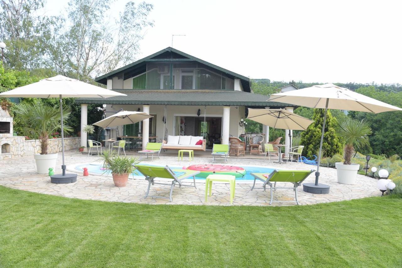スメデレヴォ Vila Lilyヴィラ エクステリア 写真